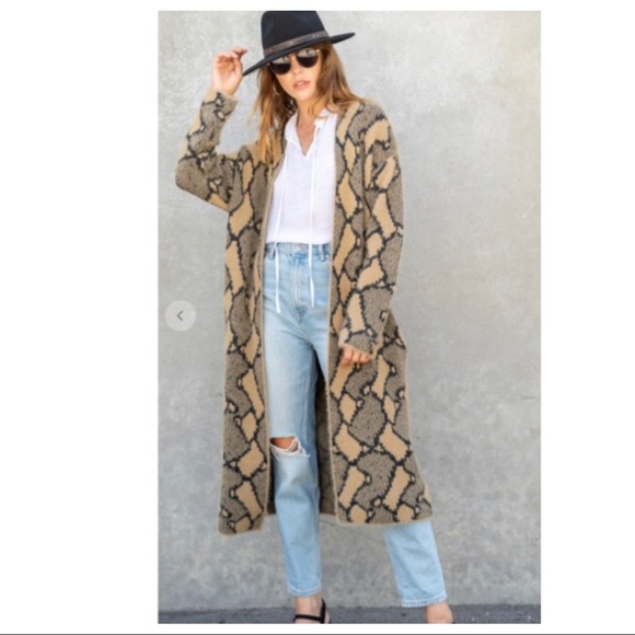 ✨RESTOCK ✨FABULOUS LONG SWEATER SNAKESKIN JACKET - Picture 8 of 8